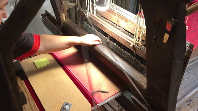 Nghề dệt vải nhung thủ công tại Venice. Ảnh: BBC