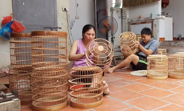 Nghề làm lồng chim ở xã Dân Hòa, Thanh Oai, Hà Nội (xưa là làng Vác) ngày càng phát triển.