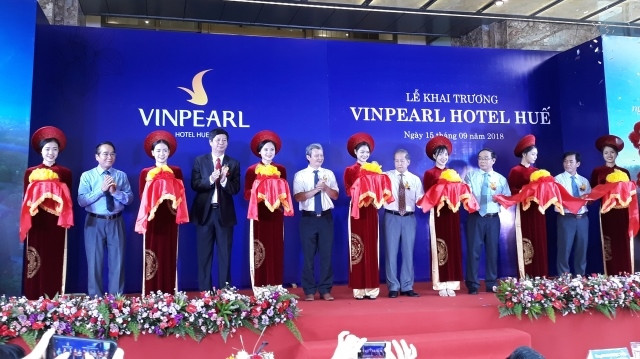 : Lễ cắt băng khai trương khách sạn Vinpearl Hotel Huế.