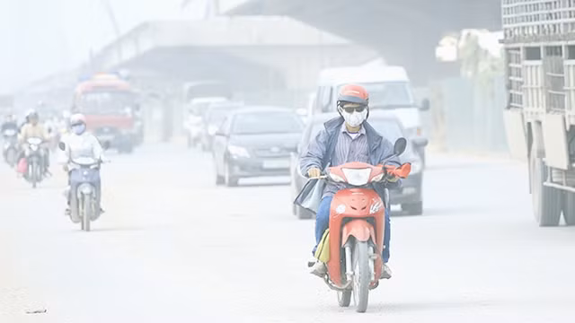 Tình trạng ô nhiễm khói, bụi ngày càng tăng trong khu dân cư.