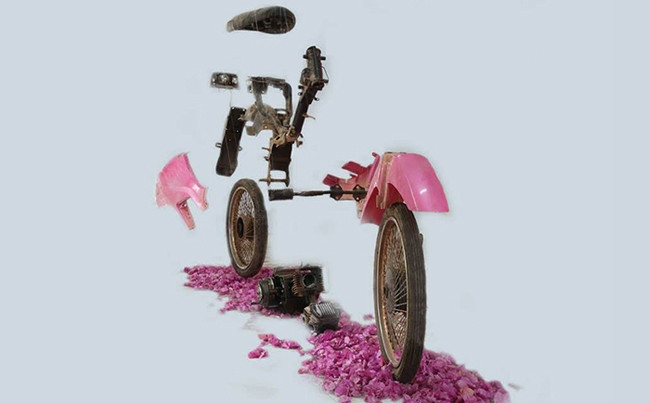 Một tác phẩm trong triển lãm. (Ảnh: Hanoi Grapevine)