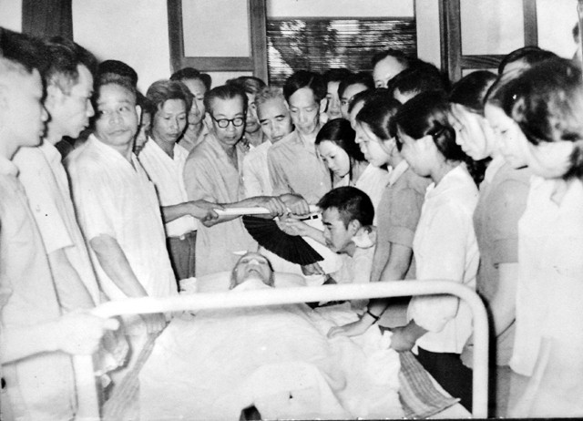 Thời khắc vĩnh biệt Bác Hồ vẫn vẹn nguyên trong tâm trí nữ y tá Thu Thanh (người thứ năm, bên phải).