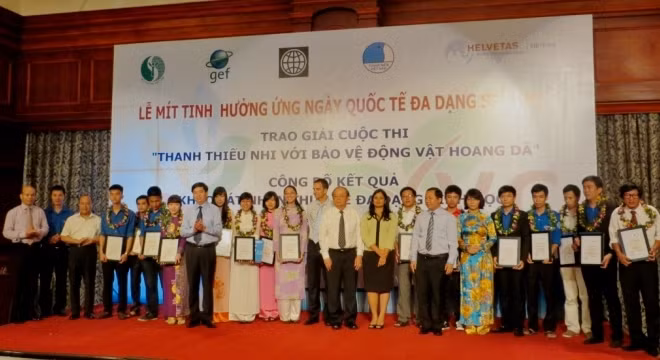 Trao giải cuộc thi “Thanh thiếu nhi với bảo vệ động vật hoang dã”.
