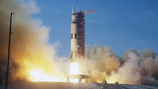 Tàu Apollo-11 rời bệ phóng ở Trung tâm vũ trụ Kennedy ở Florida. Ảnh: GETTY IMAGES