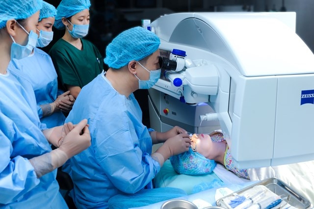 Chia sẻ kinh nghiệm điều trị bệnh cận thị, loạn thị cao