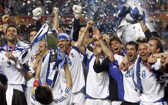 Các cầu thủ Hy Lạp ăn mừng chức vô địch Euro 2004.