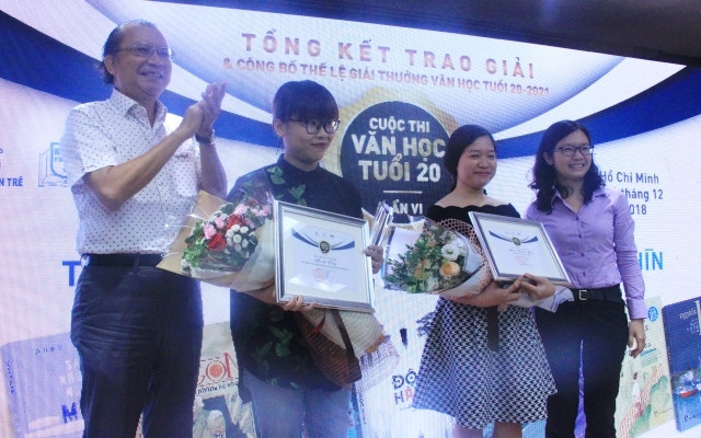 Ban Tổ chức trao hai giải nhì cho hai tác phẩm tốt nhất.
