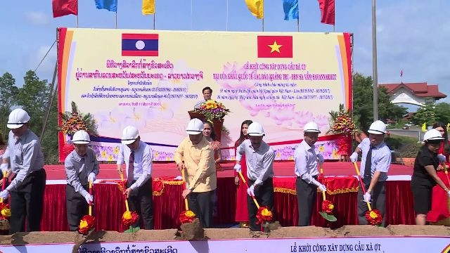 Lễ khởi công xây dựng cầu Xà Ợt tại cửa khẩu quốc tế Lao Bảo - Đen Sa Vẳn.