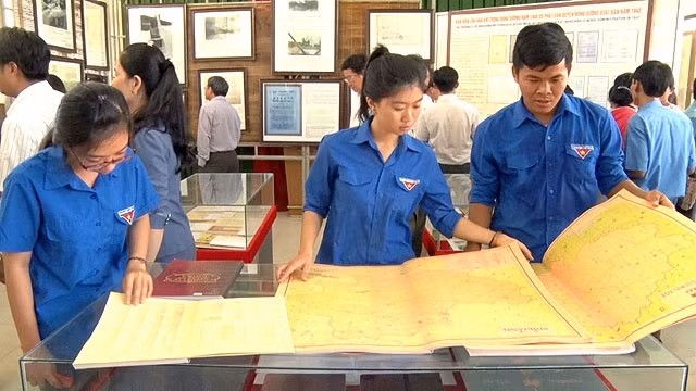 Triển lãm thu hút đông đảo lực lượng đoàn viên, thanh niên tới tham quan và tìm hiểu.