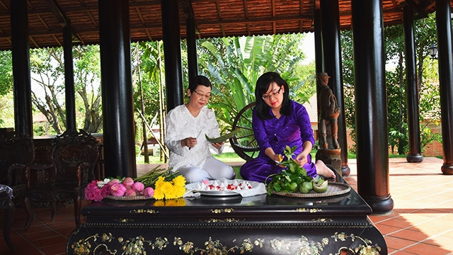 Truyền nhân nghề phấn nụ hoàng cung