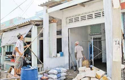 Ngày càng có nhiều căn nhà mới được xây dựng kiên cố trên xã đảo Thạnh An.