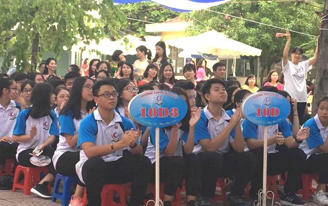 Hơn 1.000 học sinh tham gia lễ phát động.