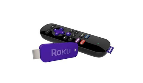 Bộ Streaming Stick với điều khiển và thiết bị kết nối tivi qua cổng HDMI.