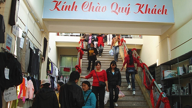 Nơi đây được mệnh danh là thiên đường của hàng giá rẻ.