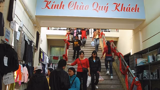 Nơi đây được mệnh danh là thiên đường của hàng giá rẻ.