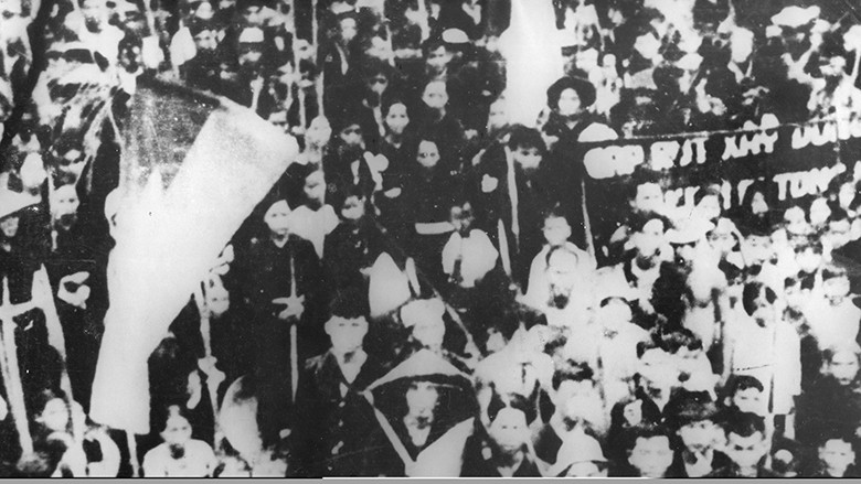 Ðội quân tóc dài xuống đường tham gia biểu tình đấu tranh và đòi quyền lợi. (Ảnh tư liệu Bảo tàng Bến Tre)