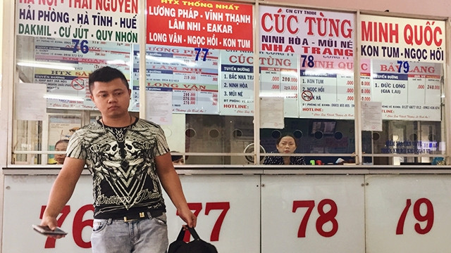 Hàng nghìn hành khách đi xe của HTX Thống Nhất đã nhận phải vé xe giả.