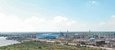 Toàn cảnh Nhà máy đạm Cà Mau.