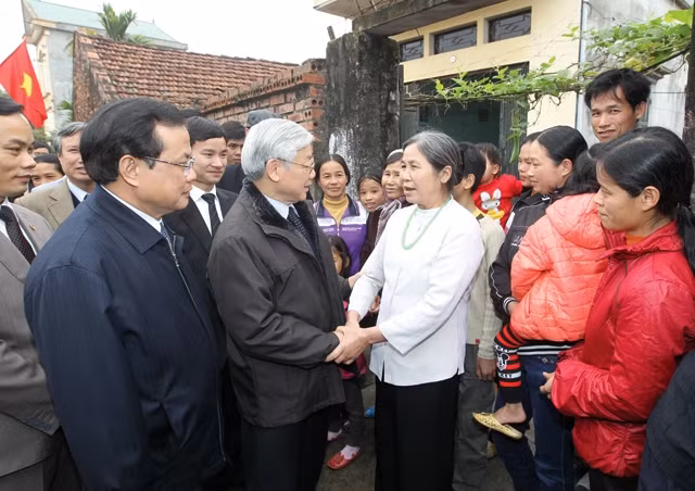 Tổng Bí thư Nguyễn Phú Trọng với nhân dân huyện Thạch Thất (TP. Hà Nội).Ảnh: TRÍ DŨNG - TTXVN