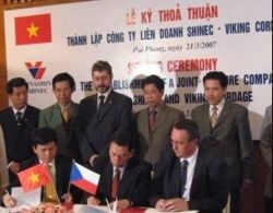 Thành lập Công ty liên doanh Shinec và Viking Cordage