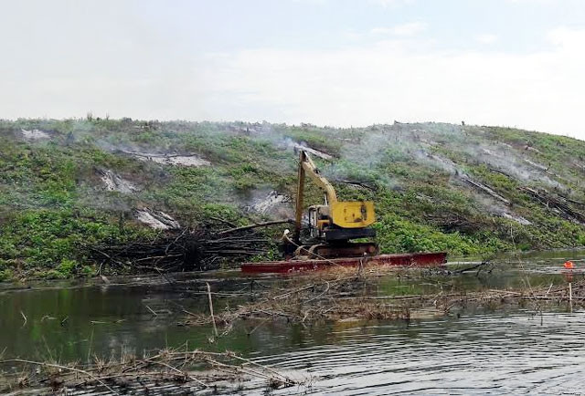 Lữ đoàn 185 - Binh đoàn Trường Sơn đang tập trung phương tiện, nhân lực đẩy nhanh tiến độ thu dọn lòng hồ.