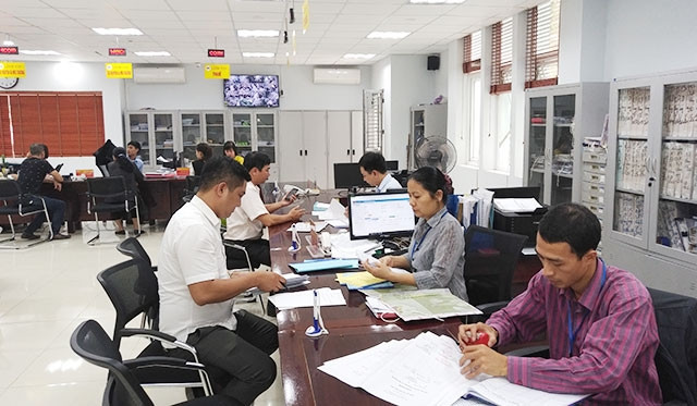 Trung tâm hành chính công TP Tuyên Quang đã góp phần giải quyết nhanh các thủ tục cho người dân.