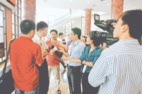Hoạt động nghiệp vụ của các nhà báo
