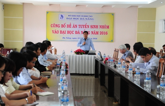 PGS TS Đoàn Quang Vinh, Phó Giám đốc ĐH Đà Nẵng công bố Đề án tuyển sinh nhóm vào ĐH Đà Nẵng sáng 12-4.