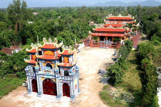 Toàn cảnh di tích đền Diên Cờ.