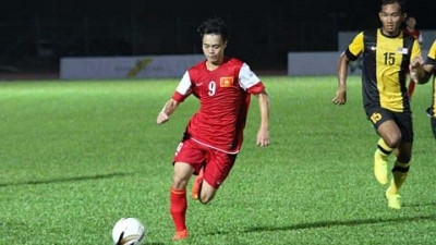Văn Toàn có cơ hội ghi bàn mở tỷ số cho U19 Việt Nam ở đầu hiệp một. (ảnh: Bongdaplus) 