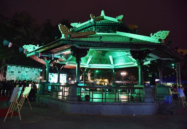 Nhà Bát Giác phía sau Vườn hoa tượng đài Lý Thái Tổ trong Những ngày văn hóa Ai-len.