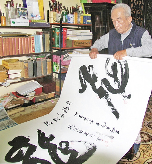 Nhà thư pháp Nguyễn Văn Bách.