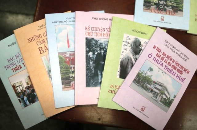  Bộ sách "Bác Hồ kính yêu của chúng ta" gồm sáu ấn phẩm được Nhà xuất bản Thuận Hóa vừa giới thiệu đến bạn đọc nhân dịp Đại hội Đảng bộ tỉnh Thừa Thiên - Huế. 