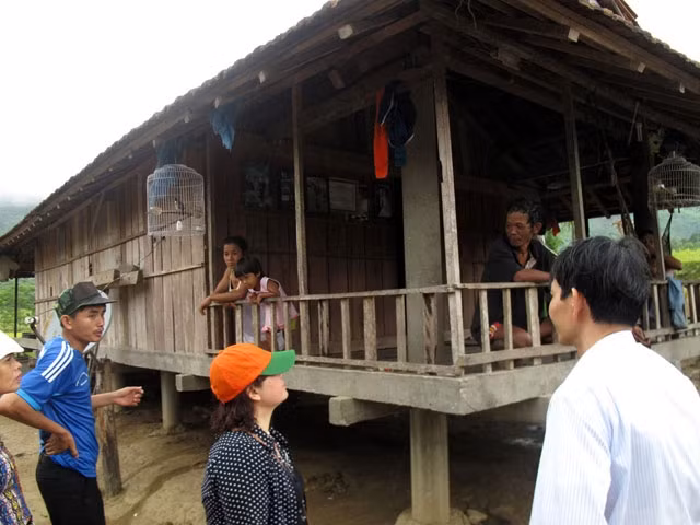 Nhà sàn truyền thống của đồng bào H're ở xã Ba Điền, huyện Ba Tơ, Quảng Ngãi.