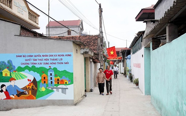 Đường làng, ngõ xóm xã Nghĩa Hưng, huyện Vĩnh Tường (Vĩnh Phúc) sạch đẹp sau khi hệ thống xử lý nước thải nông thôn được xây dựng kiên cố.Ảnh: DƯƠNG CHUNG