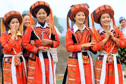 Thiếu nữ Mông trong trang phục dân tộc.