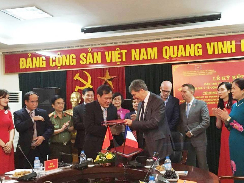 Pháp ký kết chuyển giao kỹ thuật y tế chuyên sâu cho Bệnh viện 198 và 30-4