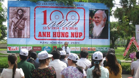 Triển lãm ảnh nhân 100 năm ngày sinh Anh hùng Núp