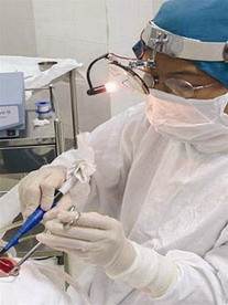 Cắt amiđan trong điều trị bệnh ngáy tại BV Tai Mũi Họng TP Hồ Chí Minh.