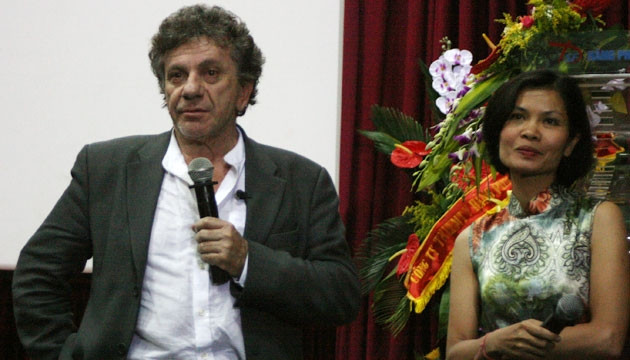 Đạo diễn Patrick Chauvel giao lưu với khán giả.