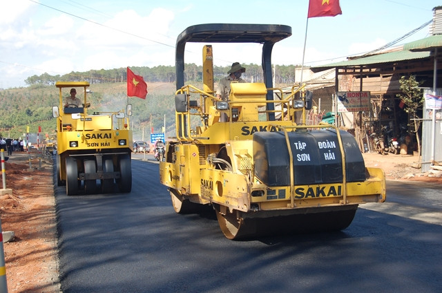 Nhà thầu Sơn Hải thi công quốc lộ 14 (đường Hồ Chí Minh qua Tây Nguyên) cam kết bảo hành năm năm.