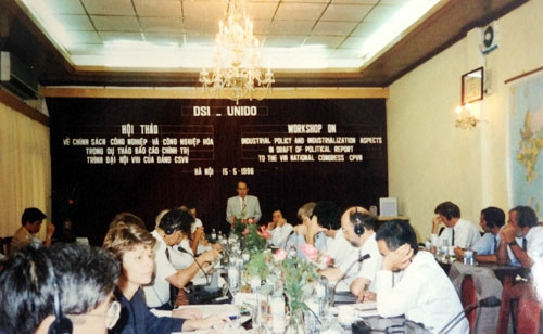 Hội thảo quốc tế về chính sách công nghiệp và công nghiệp hóa, phục vụ xây dựng văn kiện Ðại hội Ðảng.