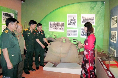 Bảo tàng lịch sử Quân sự Việt Nam trưng bày nhiều tài liệu, hiện vật về chiến dịch Điện Biên Phủ. Ảnh: TTĐT