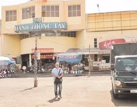 Chợ Hạnh Thông Tây.