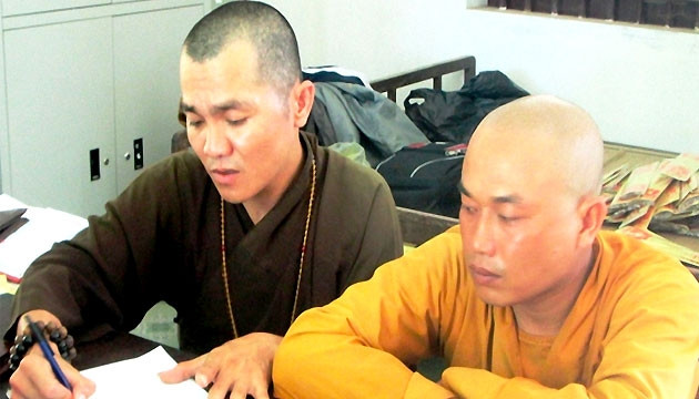 Hai đối tượng tại cơ quan điều tra.