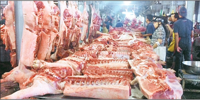 Thịt heo bán tại chợ đầu mối Bình Điền.