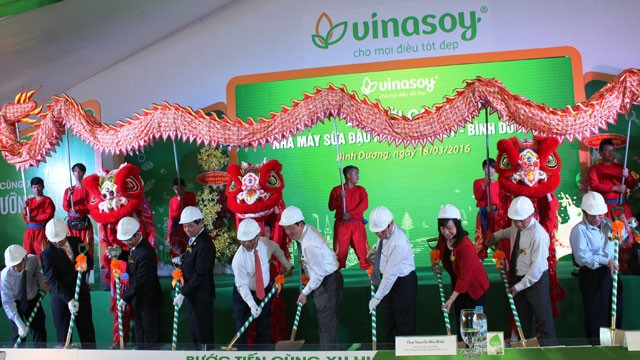 Khởi công nhà máy sữa đậu nành Vinasoy tại Bình Dương