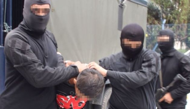 Đơn vị chống khủng bố đặc biệt của Malaysia bắt giữ một trong số 12 nghi phạm. (Ảnh: The Star Online).