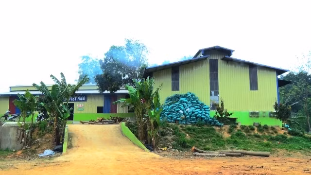 Khu nhà xưởng không phép của Công ty TNHH Xuất nhập khẩu Vinacom Việt Nam tại thôn Nà Ngăm, xã Cẩm Giàng, huyện Bạch Thông.