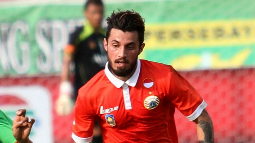 Stefano Lilipaly ghi bàn thắng quý như vàng giúp Indonesia thắng ngược Singapore.